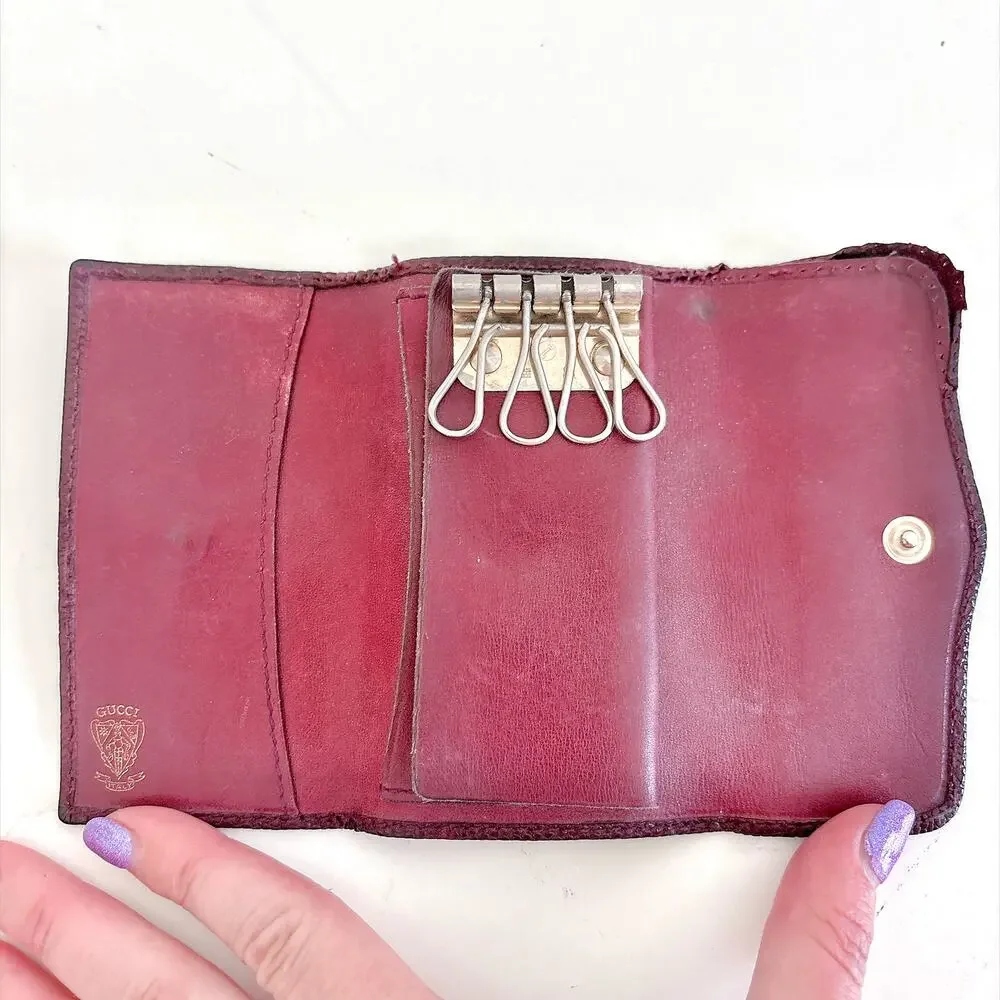 VINTAGE GUCCI BURGUNDY LIZARD EMBOSSED LEATHER KEY CASE